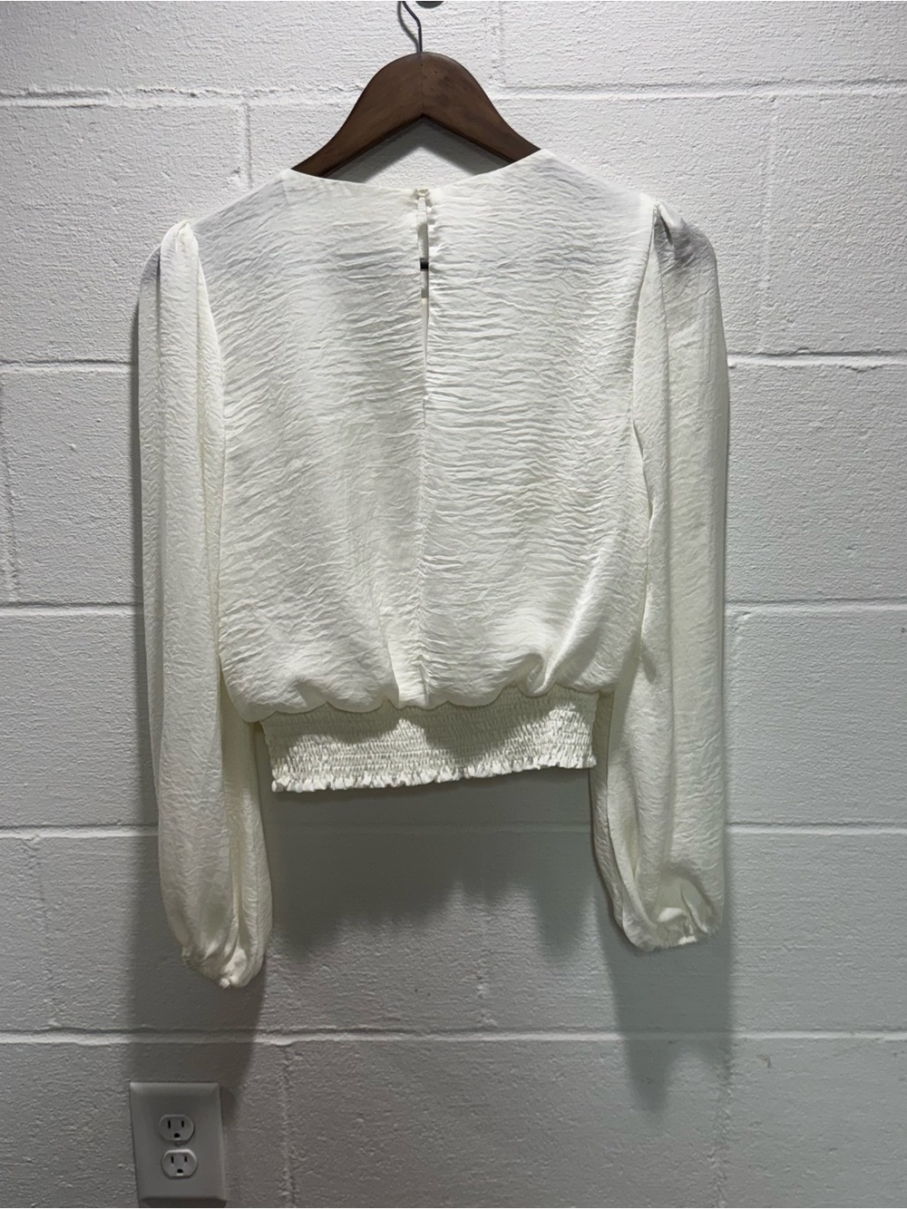 ASTR The Label Ivory Puff Sleeve Cropped Blouse XS - Picture 2 of 5